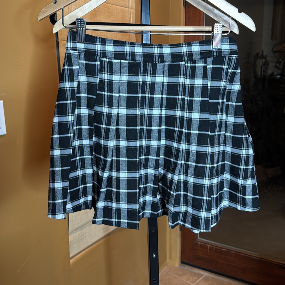 Hollister Black and White Plaid Mini Skirt - Picture 6 of 10